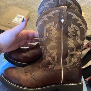 Justin gypsy boots - good used condition - 9.5